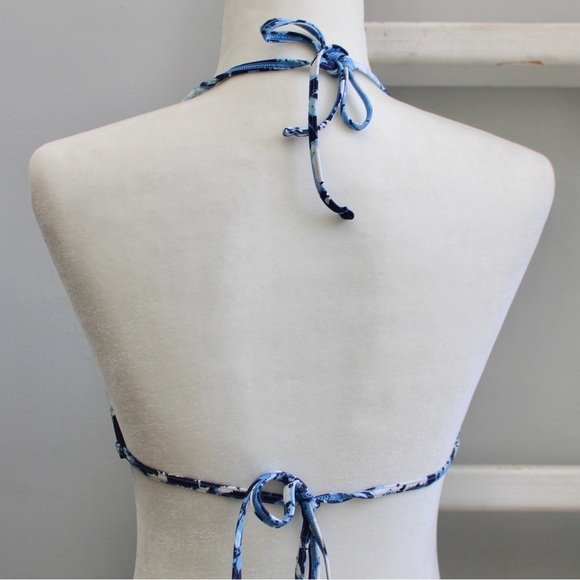 Aerie Blue and White Triangle Floral Print Crochet Trim Bikini Top Size Medium - Picture 2 of 4